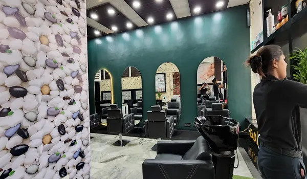 Head Lounge A Family Salon
