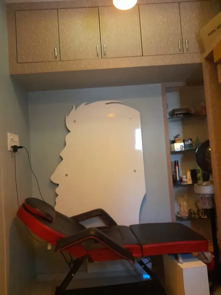 Abhishek Men'S Salon