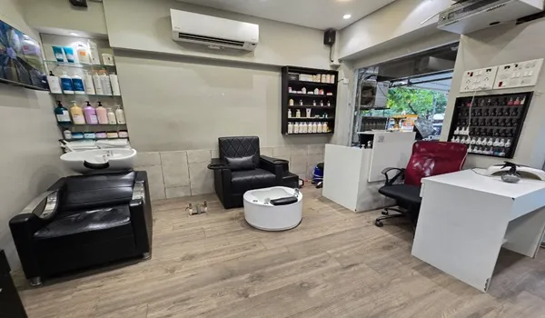 La Divine Unisex Salon
