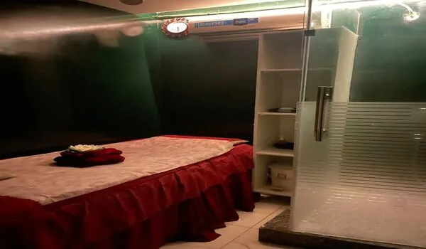 La Unisex Salon & Spa
