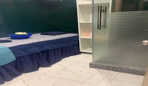 La Unisex Salon & Spa