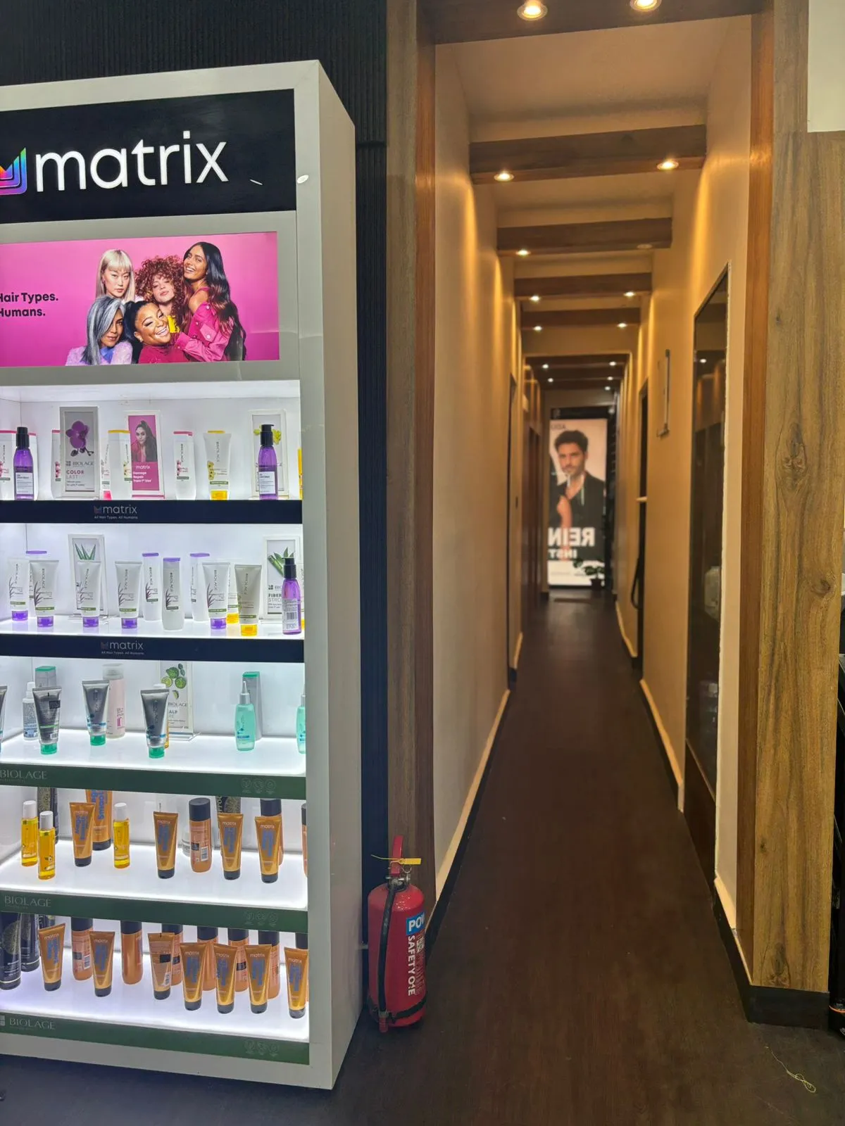 Reine & Roi Salon And Institute Of Aesthetics