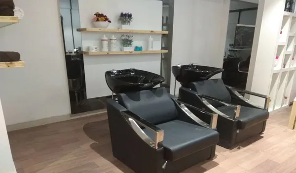 Embellish Salon And Academy