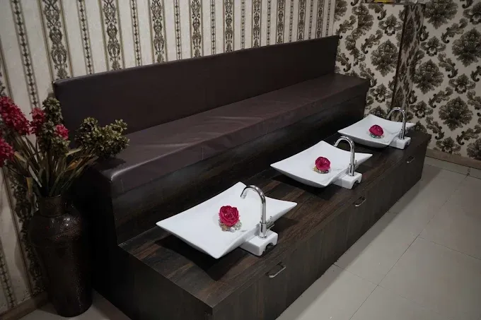 The Gateway Family Spa And Salon