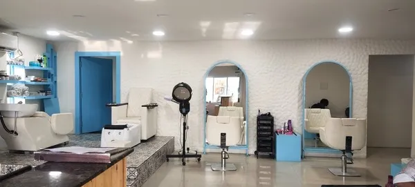 VK Empire Saloon And Spa