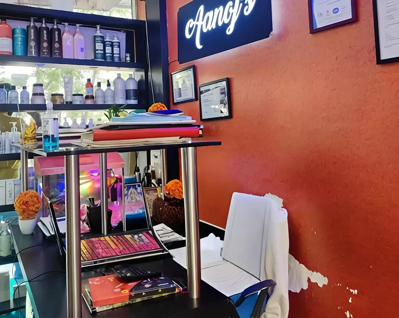 Aanoj's Unisex Salon