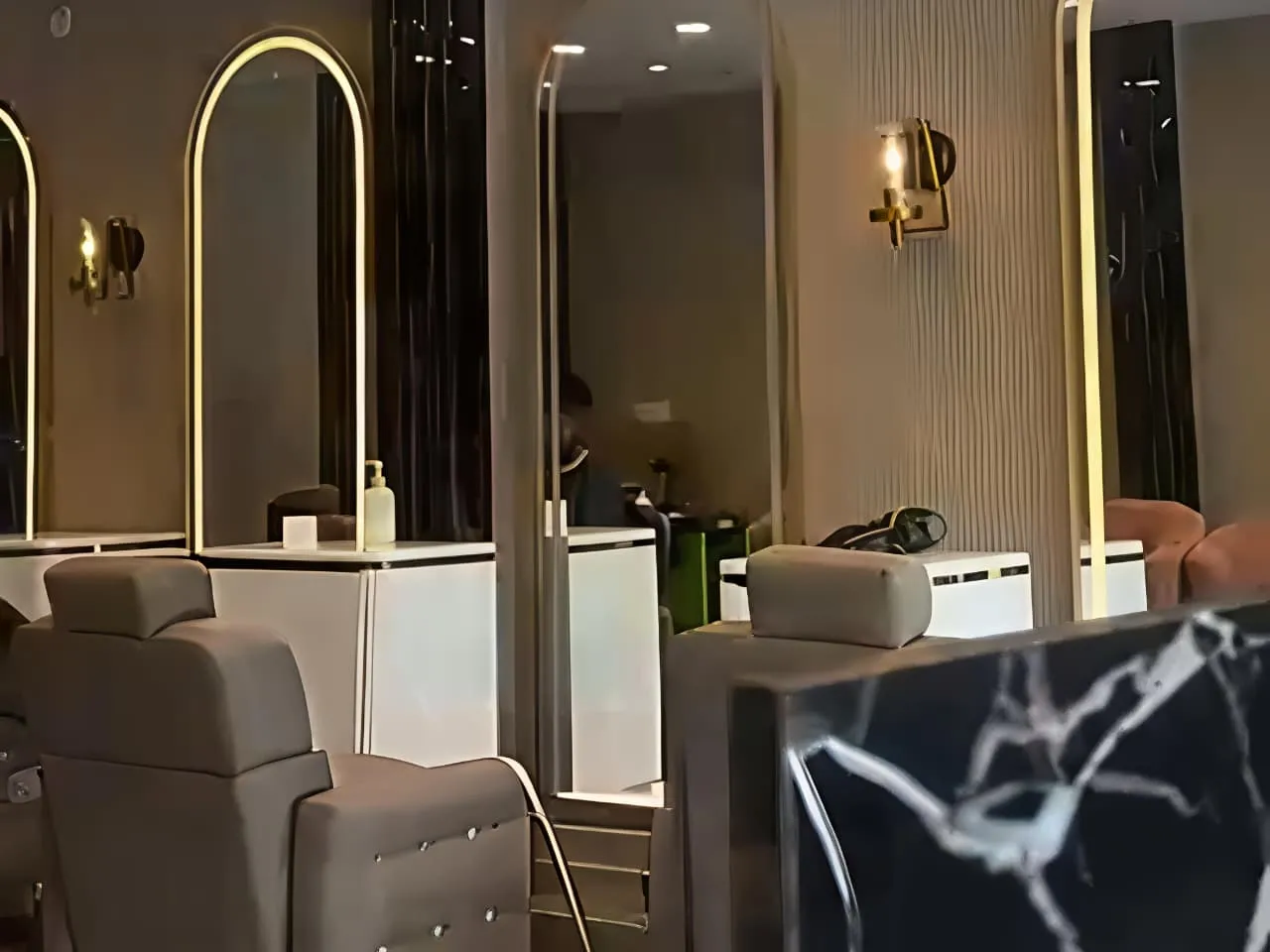 The Crest Unisex Salon