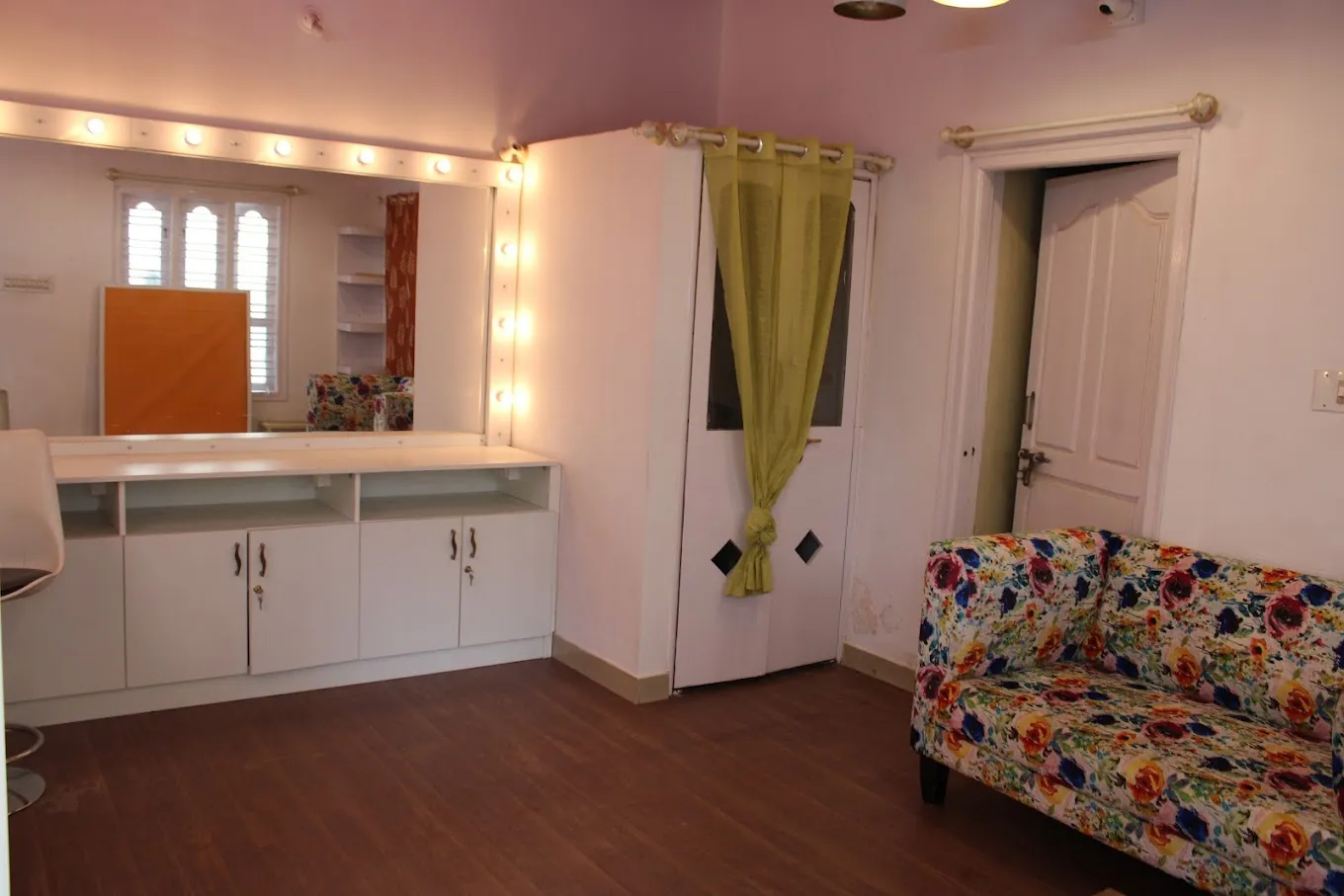 Stylecheck Beauty Parlour And Makeup Studio 