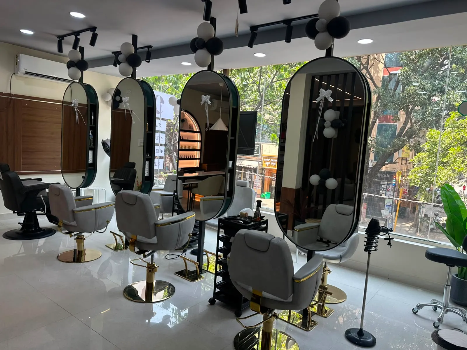 Evyra Unisex Salon