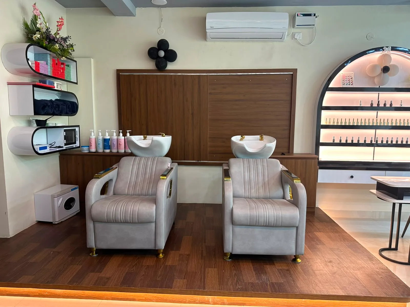 Evyra Unisex Salon