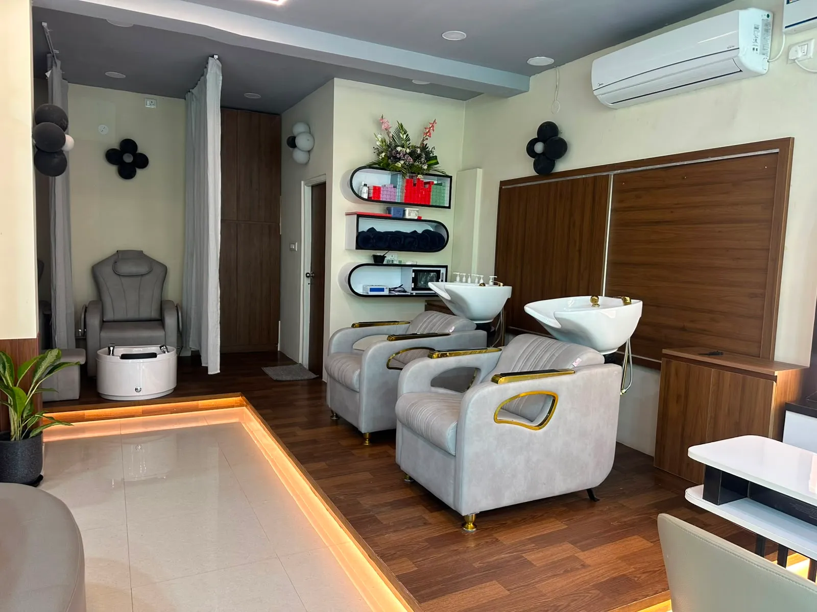 Evyra Unisex Salon