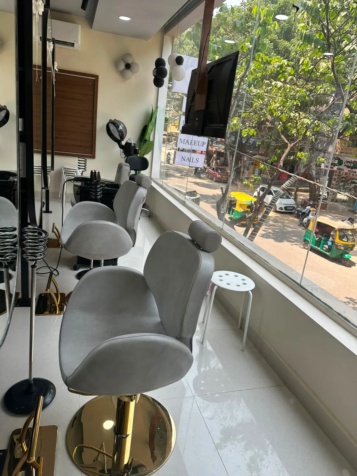 Evyra Unisex Salon